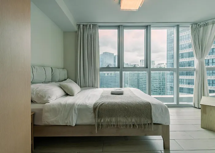 Golden Japandi 2br Uptown Parksuits Bgc With Dryer Apartment *