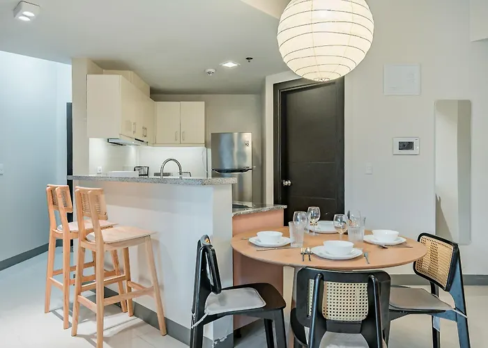 Golden Japandi 2br Uptown Parksuits Bgc With Dryer Apartment Manila