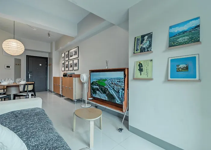 Apartment Golden Japandi 2br Uptown Parksuits Bgc With Dryer Manila