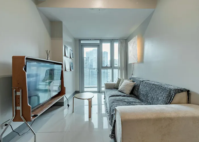 Golden Japandi 2br Uptown Parksuits Bgc With Dryer * Manila