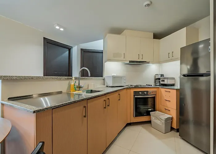 Golden Japandi 2br Uptown Parksuits Bgc With Dryer *