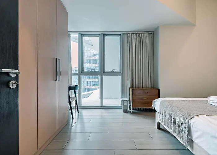 Apartment Golden Japandi 2br Uptown Parksuits Bgc With Dryer