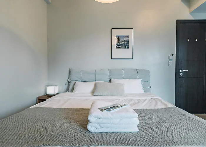 Apartment Golden Japandi 2br Uptown Parksuits Bgc With Dryer Manila