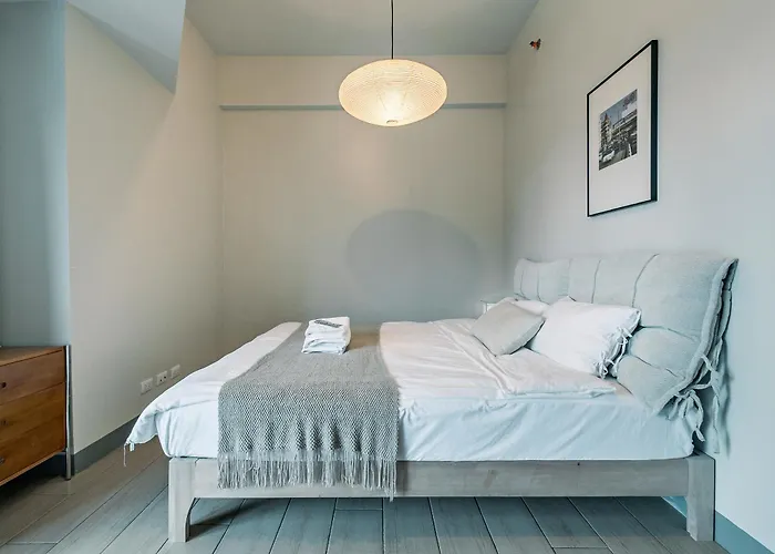 Golden Japandi 2br Uptown Parksuits Bgc With Dryer Manila